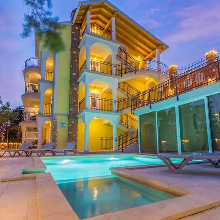 נובי ווינודולסקי Palace Paulina Luxury Residence מראה חיצוני תמונה
