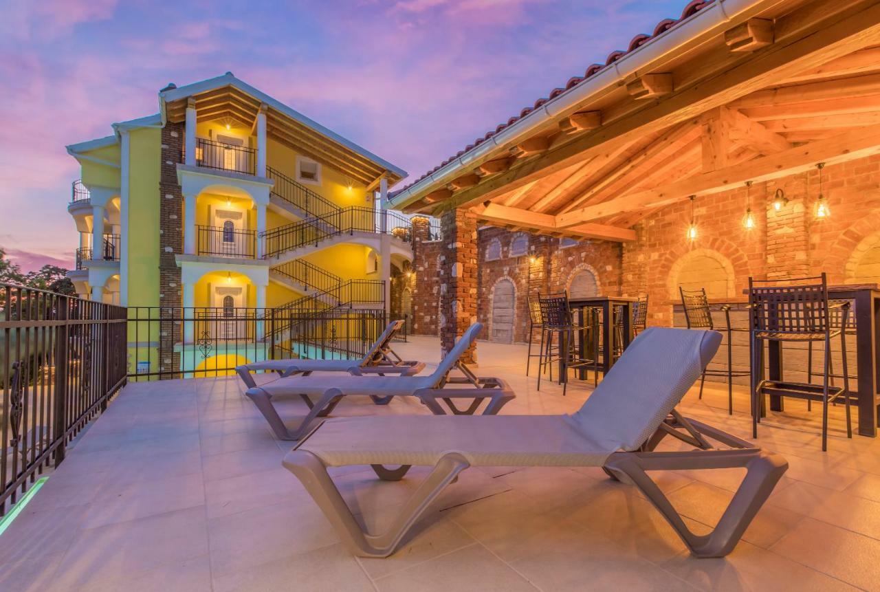 נובי ווינודולסקי Palace Paulina Luxury Residence מראה חיצוני תמונה